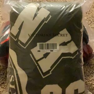 NWT Victoria secret pink Sherpa blanket